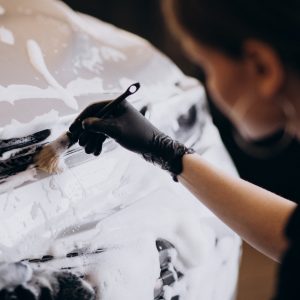 Lavage auto manuel au pinceau