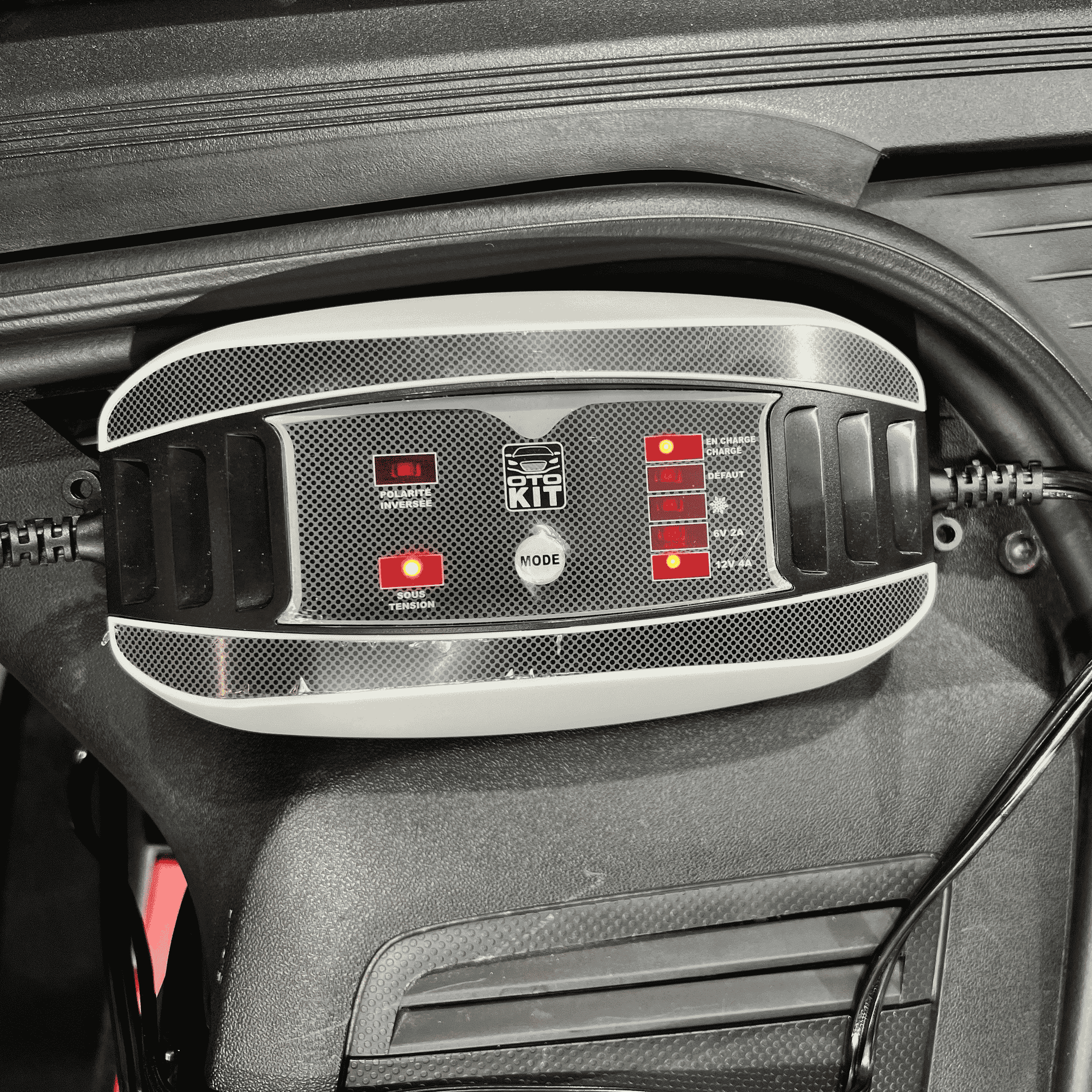 Chargeur de batterie 12 Volts pour Audi R8