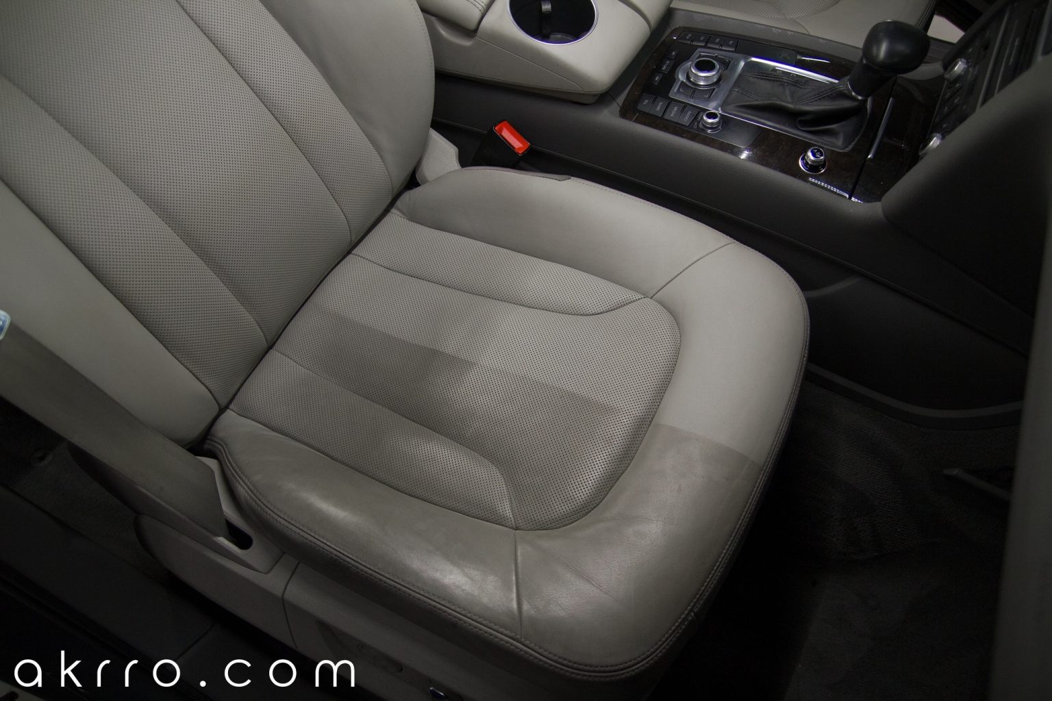 Comment laver un cuir auto