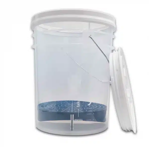 seau-de-lavage-blanc-f-ocean-wh avec grille et couvercle