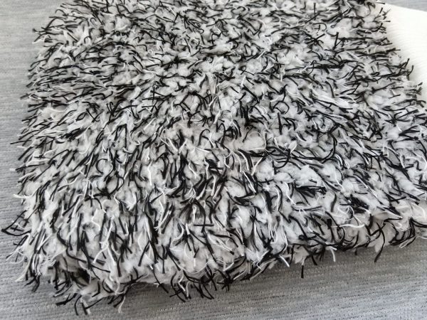 Akrro-Gant-de-lavage-de-voiture-en-microfibre-pour-technique-des-deux-seaux-car-wash-mitt-akrro-detailing-2-scaled-1.jpg Gant de lavage microfibre haute densité pour voiture – Je Suis Detailer