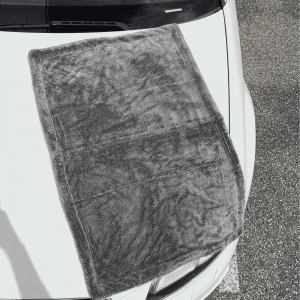 Je-Suis-Detailer-JSD-Microfibre-de-sechage-de-voiture-en-1400gsm-chez-akrro-detailing.png Microfibre de séchage voiture double face 1400gsm 60x90cm - Je Suis Detailer