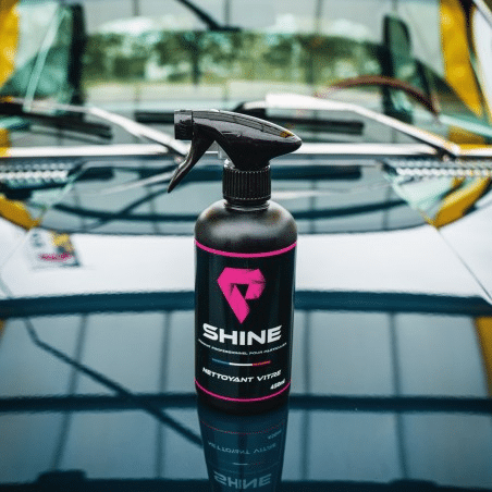 Shine-nettoyant-pour-surfaces-vitrees-et-pare-brise-de-voiture-750ml-Akrro-detailing.png Nettoyant vitres et pare-brise - Shine Auto