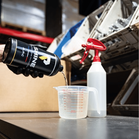 Shine-nettoyant-universel-apc-pour-interieur-de-voiture-750ml-Akrro-detailing.png Nettoyant polyvalent APC - Shine Auto