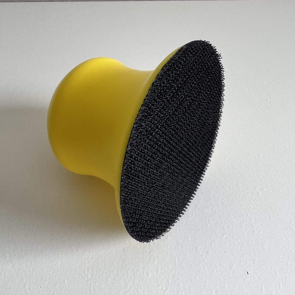 akrro-detailing-shop-cale-manuelle-pour-poncer-vernis-support-poncage-souple-jaune-1-scaled-1.jpg Cale de ponçage manuelle ergonomique 75mm (souple) - Akrro