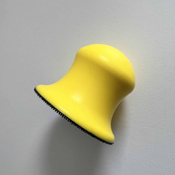 akrro-detailing-shop-cale-manuelle-pour-poncer-vernis-support-poncage-souple-jaune-4-scaled-1.jpg Cale de ponçage manuelle ergonomique 75mm (souple) - Akrro
