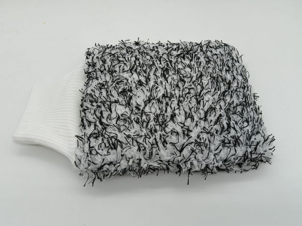 akrro-gant-pour-laver-les-voitures-en-microfibre-haute-densite-akrro-detailing-1-scaled-1.jpg Gant de lavage microfibre haute densité pour voiture – Je Suis Detailer