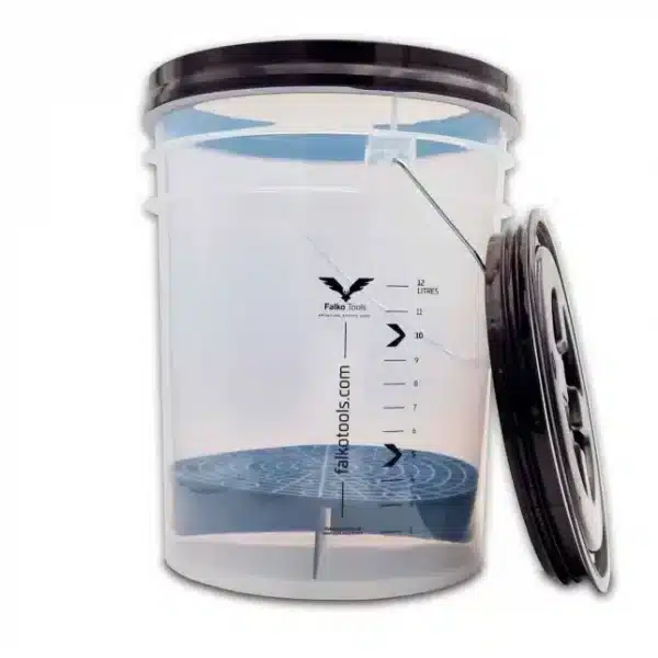 seau-de-lavage-noir-f-ocean-avec-couvercle-et-grille-detailing-1.webp Seaux de Lavage F.Ocean – Accessoires Detailing 20L